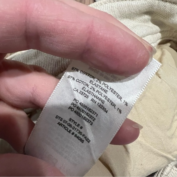 Aritzia Wilfred Maeve Cargo Pant Mid-rise twill cargo pants - Picture 12 of 13